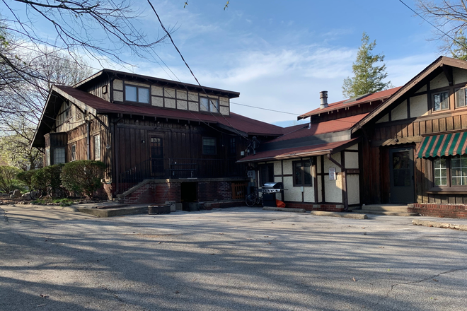 Exterior - 230 LITTLETON STREET NEW LISTING ONE BEDROOM FULLY FURNISHED 3 BLOCKS FROM CAMPUS