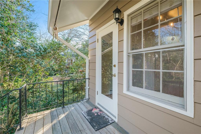 Entrance - Perfect for grad student. 1bed/1ba in-law in quiet neighborhood. Walk to Downtown Decatur.