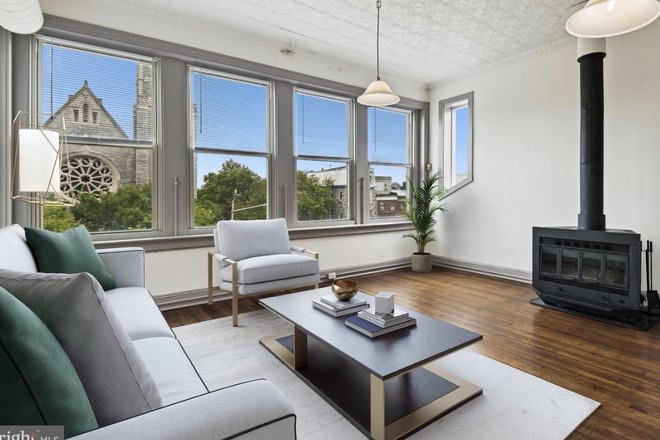 Living Room - Large Private Living Levels in Fells Point – Steps from Johns Hopkins Shuttle