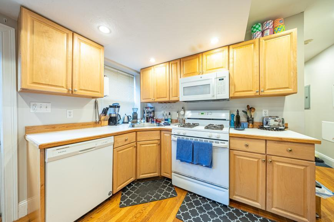 Call NOW for showings! 617-236-8550 - BEACON ST - LRG GRDN LVL 2BR NEAR MBTA AVAIL *8/1/2026* W/ LNDRY IN BLDNG, OPEN LAYOUT, 2 BATHS, DW Apartments