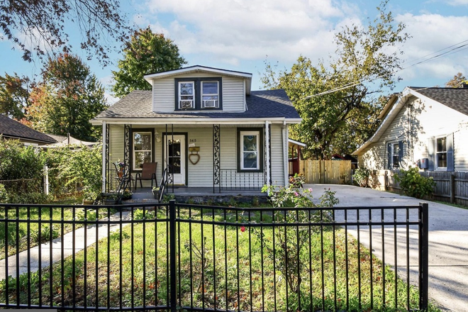 Outside Street View - The Low Key Loft House