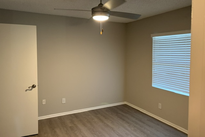 Bedroom - 2-2 Apartment: Centro at Davie Looking for Male Grad Student Roommate