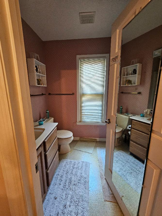Your private bath - Myrtle Trace Neigborhood behind Conway hospital This is 1.6 miles from Coastal Carolina Univerisity House