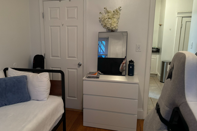 . - Sunny Studio Apartment on Saint Stephen