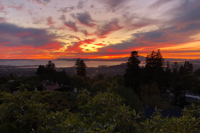 Views! - Tower house Inlaw - One bedroom