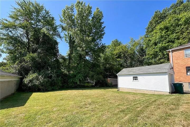 Backyard - Coziness, charm & character in a perfect location! House