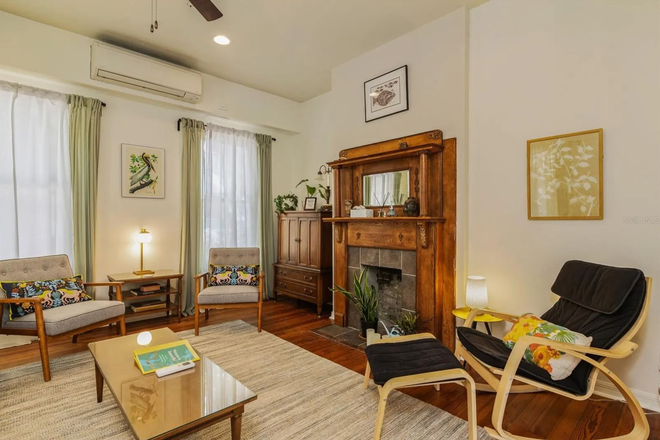 Living room - Duckpond - Furnished 6-Bedroom Home with Parking, Laundry