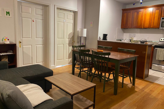 Living Room - 4 BEDROOM APARTMENT 10 MINUTES FROM BC CAMPUS