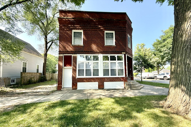 Building - Parking on left - Newly Updated 4BR/1.5BA with 12-Foot Ceilings, In-Unit Laundry & High-Speed Internet Included