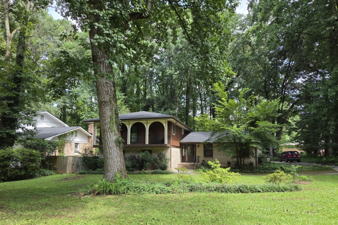 Front of House - Fully Furnished 4-Bedroom, 2-Bath Apartment in a Split Level House - ALL UTILITIES INCLUDED