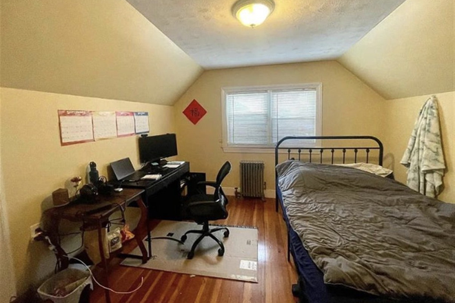 - - 4 BED 2.5 BATH NEAR TUFTS Apartments