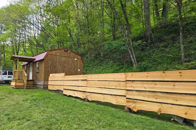 Privacy fence - Perfect Tiny House for Grad Students or Nursing Students!!!
