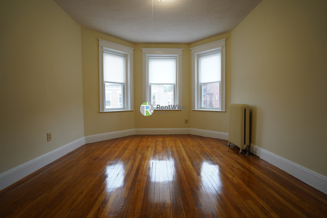 1 - OCTOBER 1st - Bright 1Bed w/ H/HW and laundry in-building on Greenline