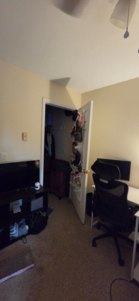 Bedroom 1 - Whole unit for rent, Close to campus, Parking included!