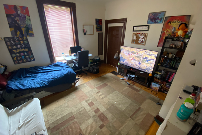 Room 1, first floor - 235 Fosdick Street, 3 rooms available House