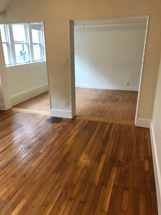 Hub Realty - Private entrance spacious 3 bedroom, ground level/1st floor, updated kitchen Apartments