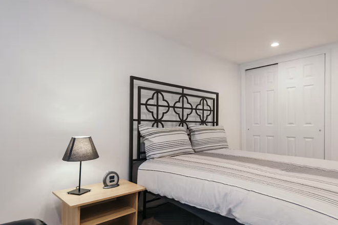Bedroom - Beautiful/Large 1 bedroom in shared furnished 2 bedroom/1 bathroom apt., 20 min to Union Square