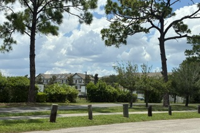 Cady Way Trail - Charming Cottage Near Winter Park and Close to UCF Campus Apartments