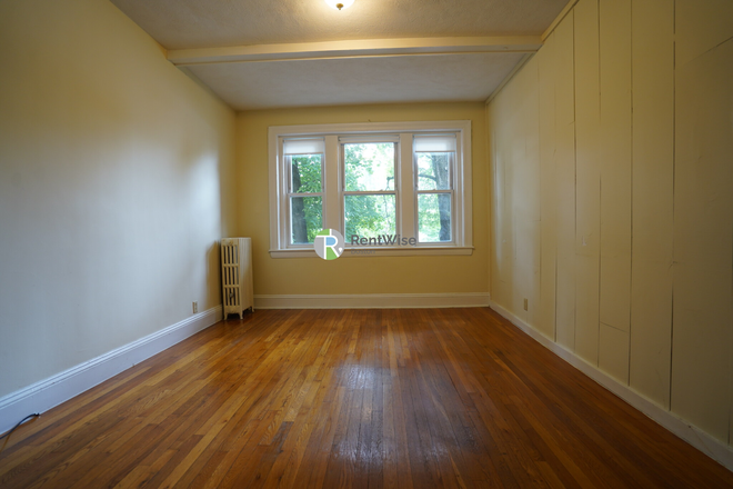 1 - Spacious Sunny Brighton 1 Bedroom | H/HW incl. | Students OK | No Fee Apartments