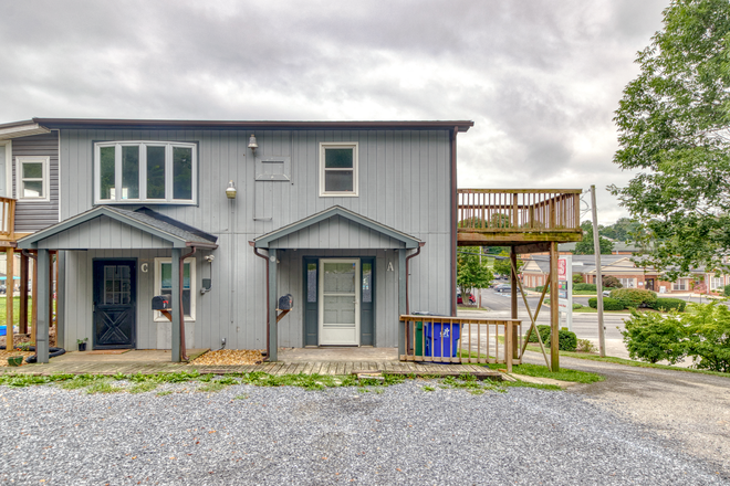 Front - 1 Bedroom/1 Bath Remodeled Apartment - Convenient to 460 & I81