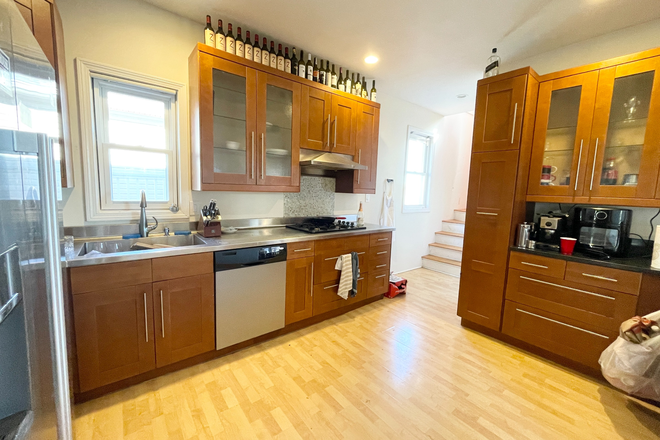 Call NOW for showings! 617-236-8600 - IROQUOIS ST - XL RENOVATED TOP FLR DUPLEX 6BR ON MISSION HILL AAIL *9/1/2026* W/ IN UNIT LNDRY, DECK Apartments