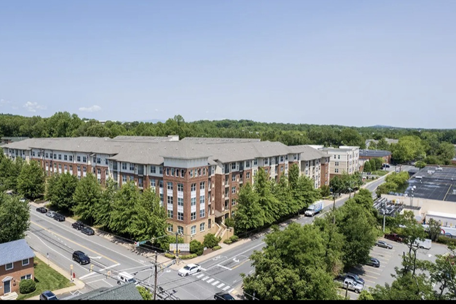 Pavillion minutes from Law Darden and JPJ Arena - Pavilion at North Grounds