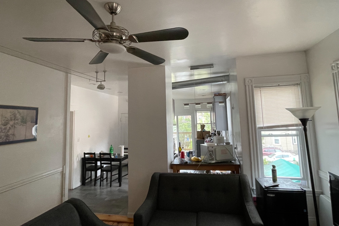 Kitchen - 4 bedrooms, 2.5 baths Newly Renovated Apartment