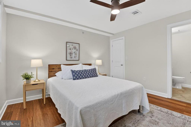 Private Bedroom - Furnished 1 BDM / 1 BTH Suite in Well Maintained 2 BD Brightwood Condo