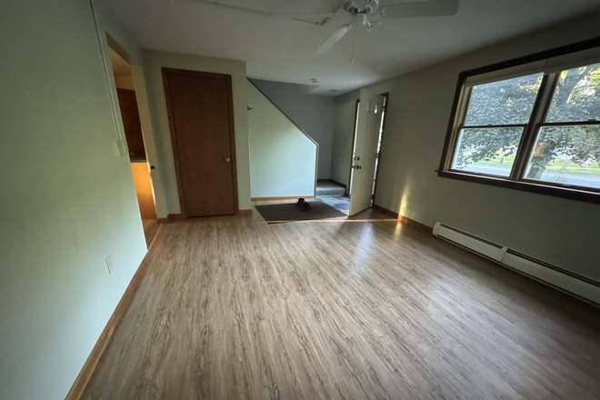 living room and entry way - Spacious 3 Bedroom Apartment for Rent