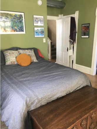 Br 1: Main floor bedroom - Charming 3 bedroom close to campus! Townhome