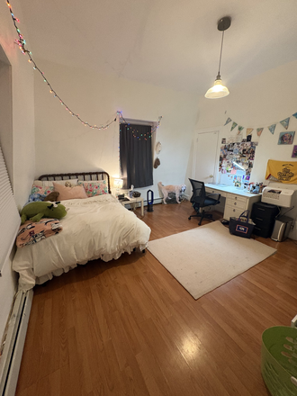 Bedroom - FALL 2026 SEMESTER SUBLET