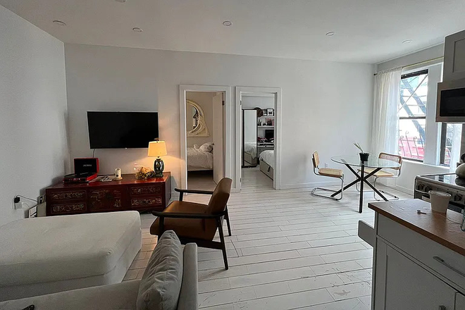 living room - chinatown / little italy apt
