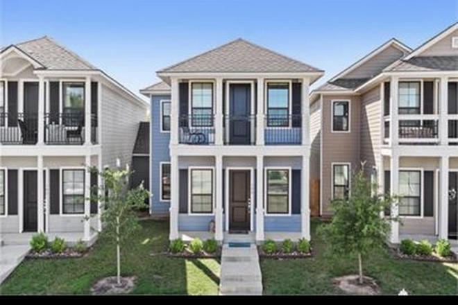 The unit has a white exterior. - Spring 2026 Sublease on Redmond