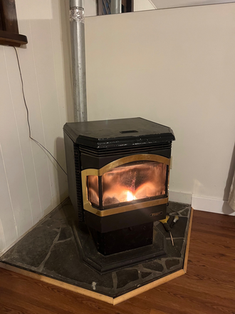 Pellet stove - Sunny 3 Bd House near bus and conservation trails, south Amherst.