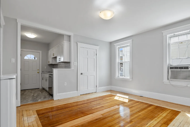 Common Room - 16 Windsor Road #1, Close to JCC & TTC House