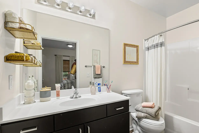 Bathroom - Chauncey Square, close to campus Apartments