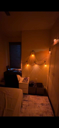 bedroom - House close to metro station and bus stop