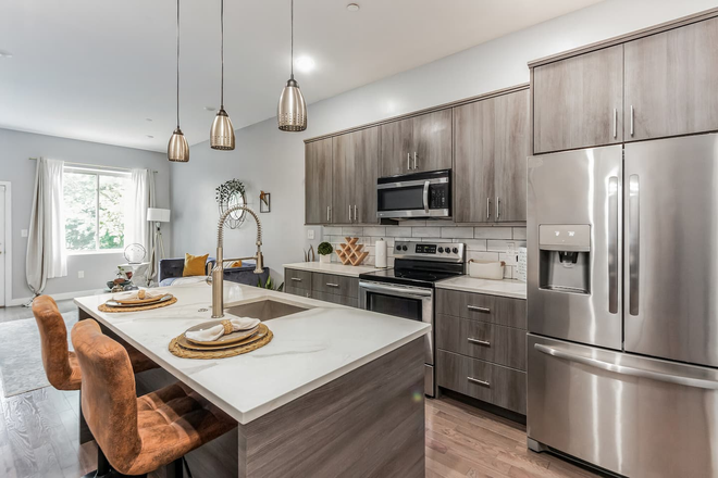 Kitchen - 3 BED/3 BATH Apt. 3 Minutes from Temple University