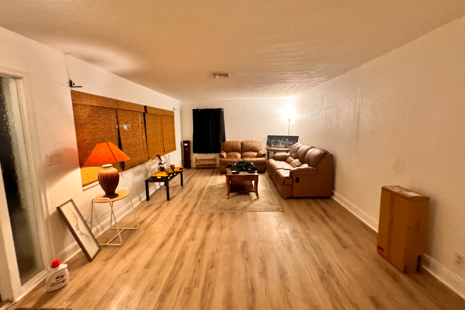 Living room - Student Fully Furnished BEDROOM/houseAVAILABLE