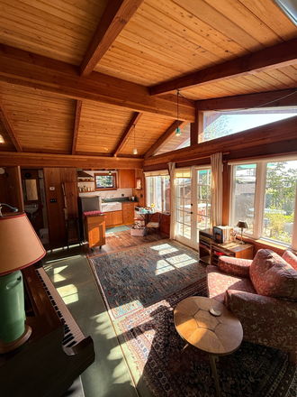 - Quiet Garden Cottage; Walk to UC