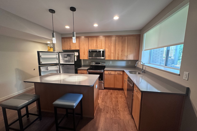 Kitchen - South Campus Quarter, Campus Courts Apartments