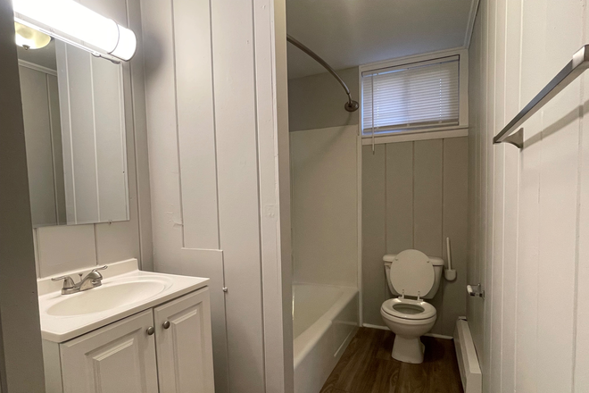 bathroom - Lease Takeover - Maplewood Apartments