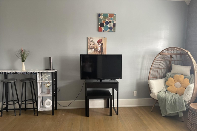 Studio - Centrally located/Short term or 1 year lease Apartments