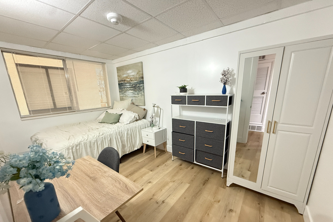 Bedroom - Elevated Modern Living - Furnished Renovated / Prime U & Downtown Location