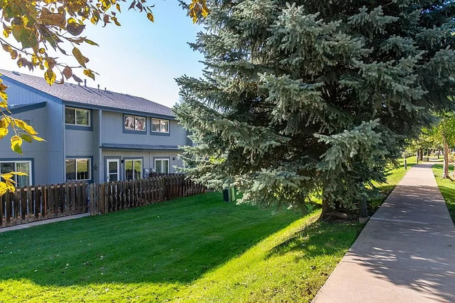 Trails and Walking Paths - 2 Bedroom, 1.5 Bath Townhouse, Close to East Campus