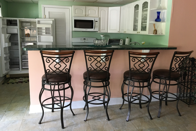 Kitchen - Furnished studio for female-Lehigh Dr-Kendall Park