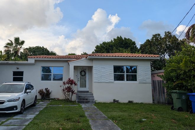 Outside - 1 bedroom in 3 bed/2 bath house near Coconut Grove metro (grad students/professionals preferred)
