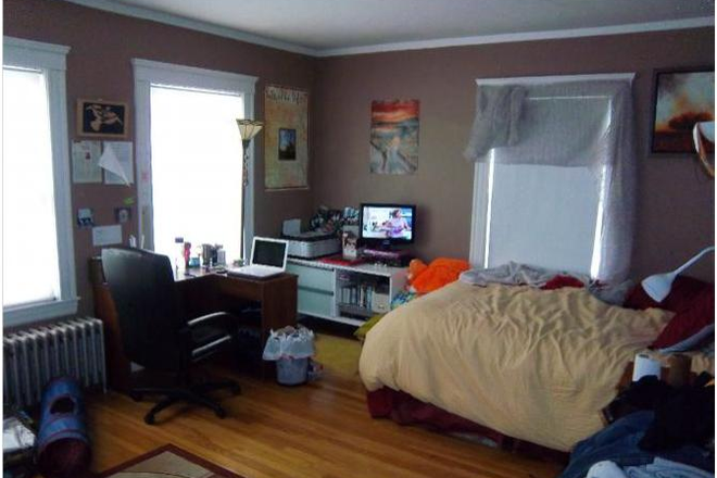 2nd floor bedroom - 7 Greenleaf Ave - 1st and 2nd floor apts. (3 bds & 3 bds)
