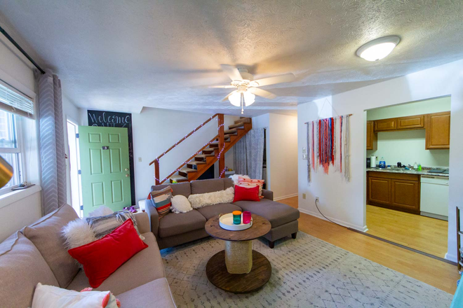 Living room - The Vineyard Townhomes