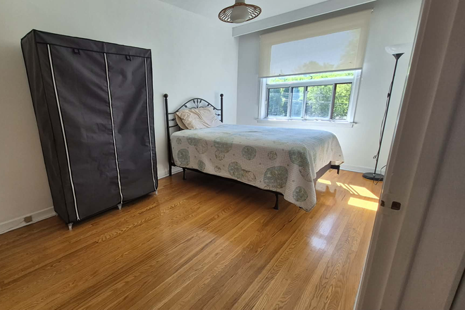 Bedroom A - Cozy Private Room in Home Share – Giltspur Dr, North York